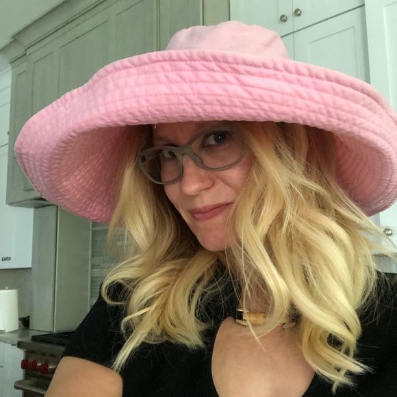 Meet your Posher, Rachel - Picture 2 of 2